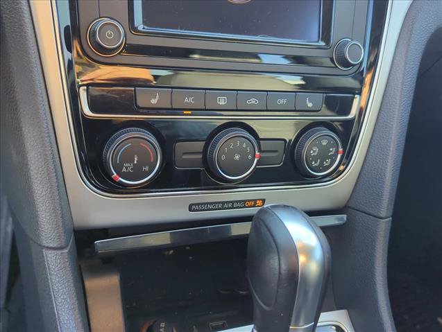 Used 2019 Volkswagen Passat 2.0T Wolfsburg w/ Wheels & Sunroof Package FWD image 19