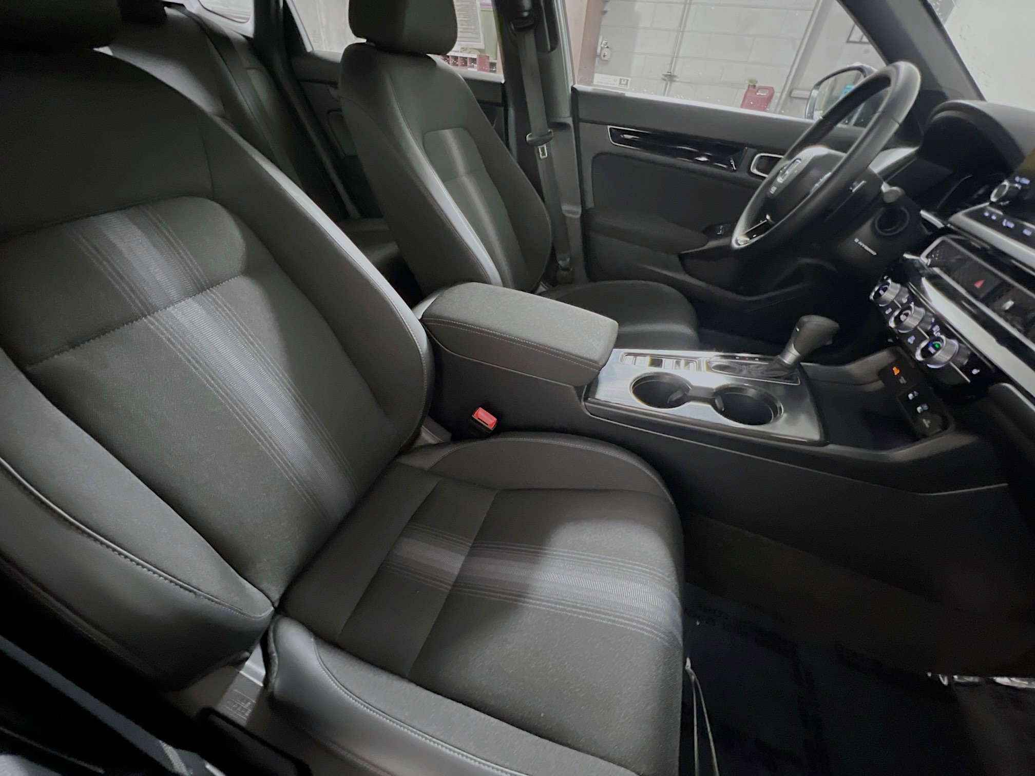 Used 2025 Honda Civic Sport image 31