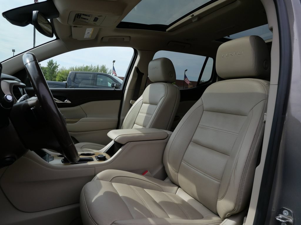 Used 2019 GMC Acadia Denali w/ Technology Package AWD/4WD image 11