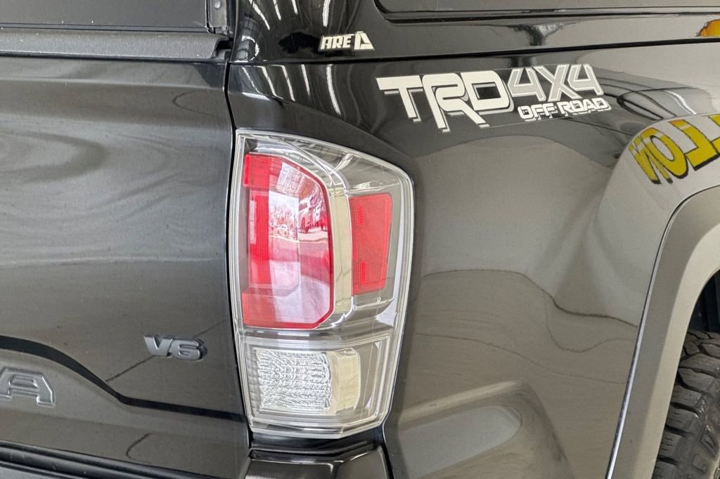Used 2021 Toyota Tacoma TRD Off-Road w/ TRD Premium Off Road Package AWD/4WD image 26