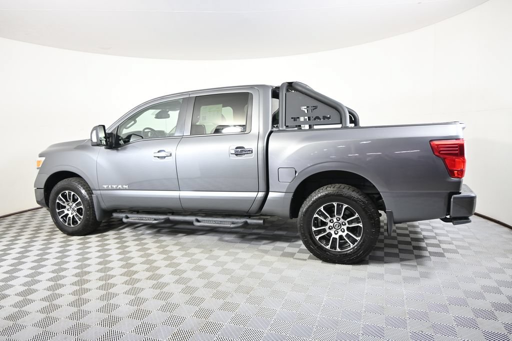 Used 2021 Nissan Titan SV w/ SV Convenience Package AWD/4WD image 3