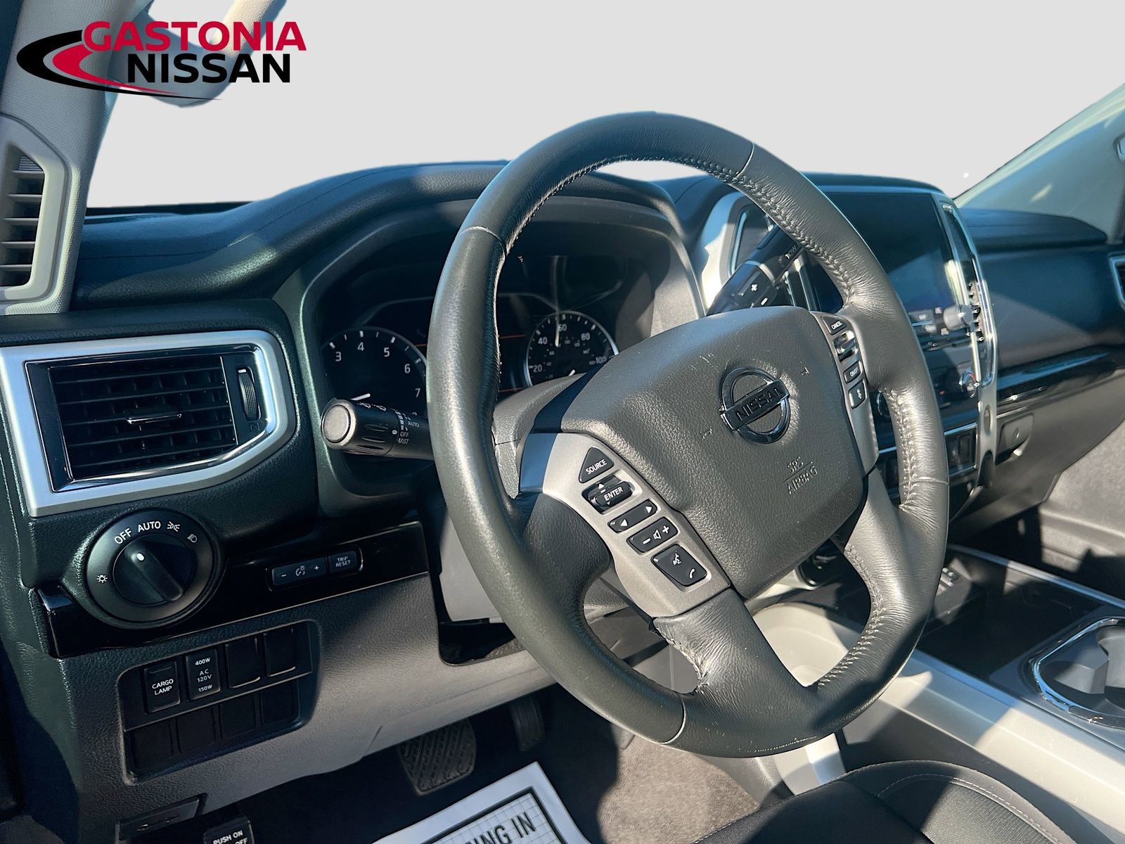 Used 2021 Nissan Titan SV w/ SV Convenience Package image 11