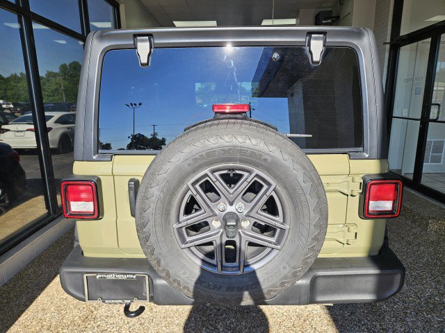 Used 2026 Jeep Wrangler Sport AWD/4WD image 3