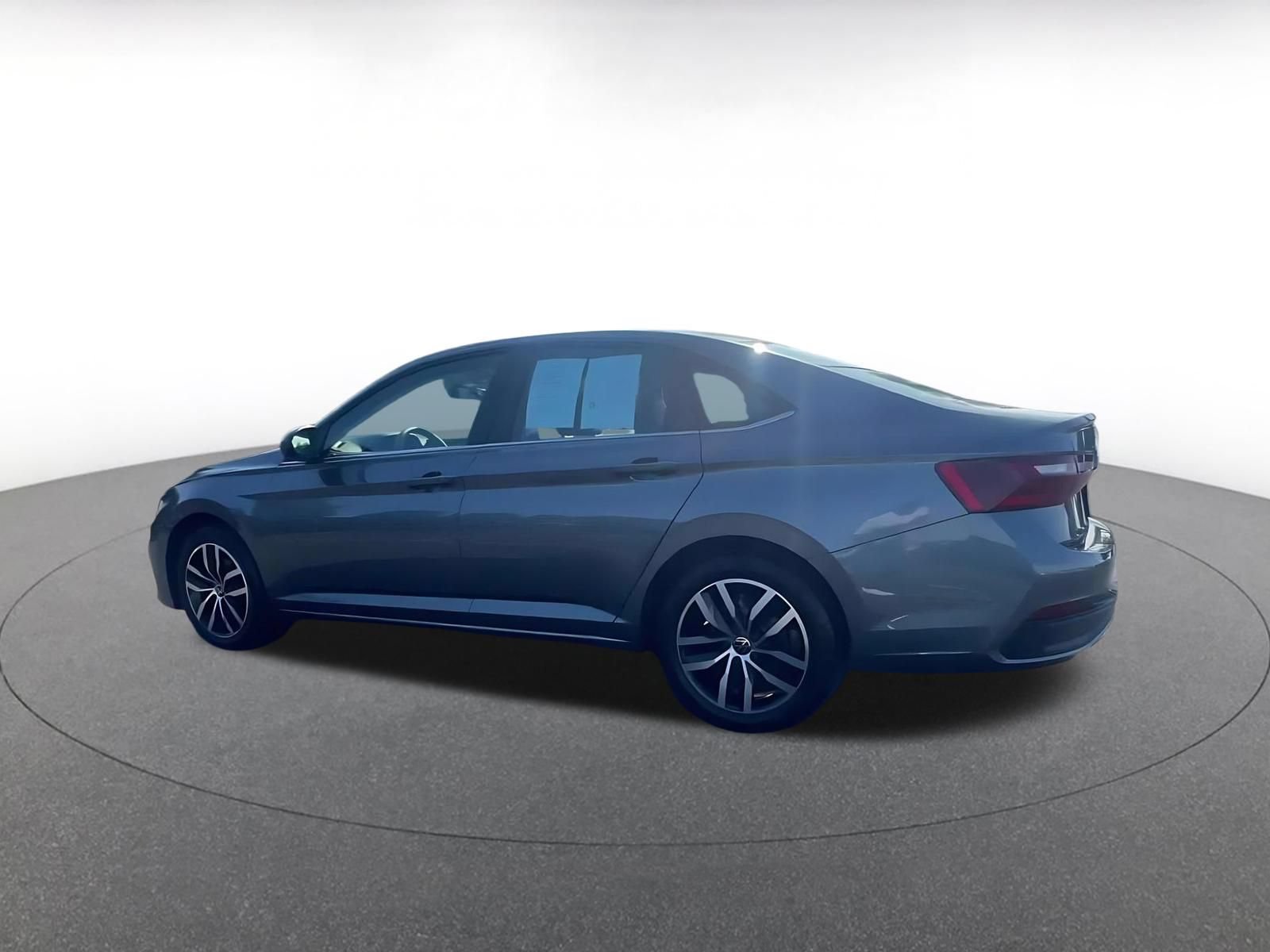 Used 2025 Volkswagen Jetta SE FWD image 10