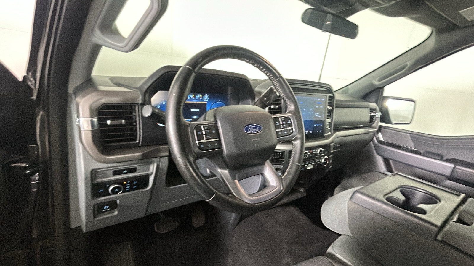 Used 2025 Ford F150 XLT w/ Equipment Group 301A Standard AWD/4WD image 17