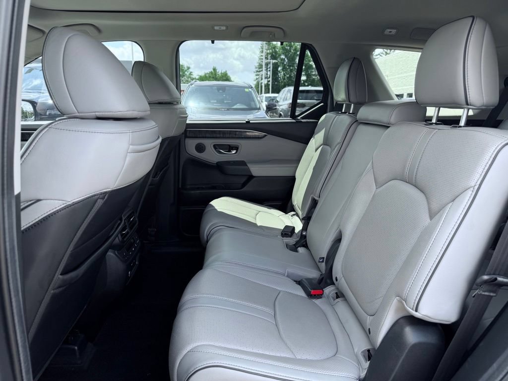 Used 2025 Honda Pilot Elite image 23