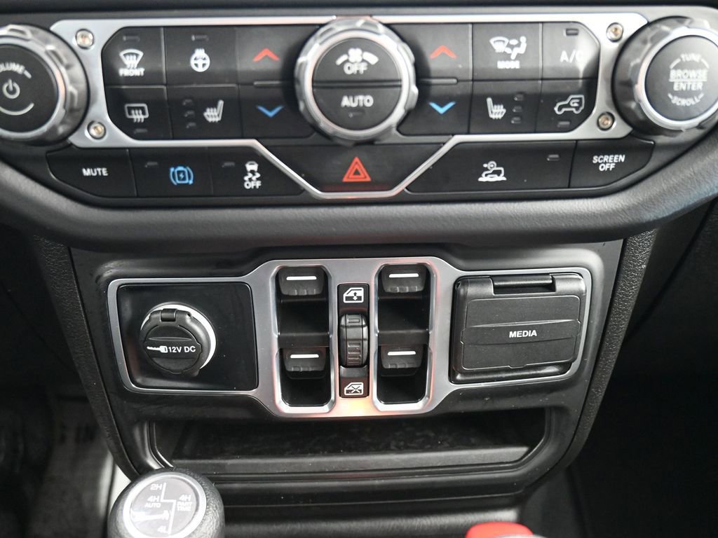 Used 2025 Jeep Wrangler Unlimited Sahara image 24