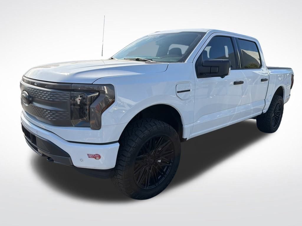 Used 2023 Ford F150 Lightning XLT image 3