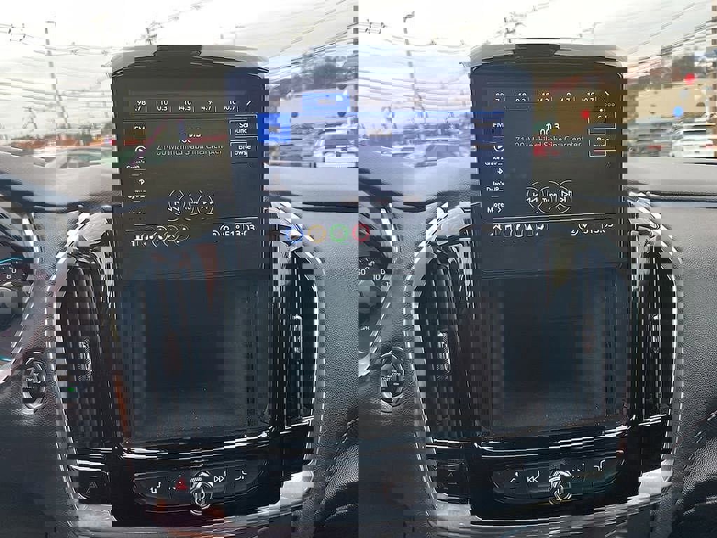 Used 2023 Chevrolet Traverse RS image 40