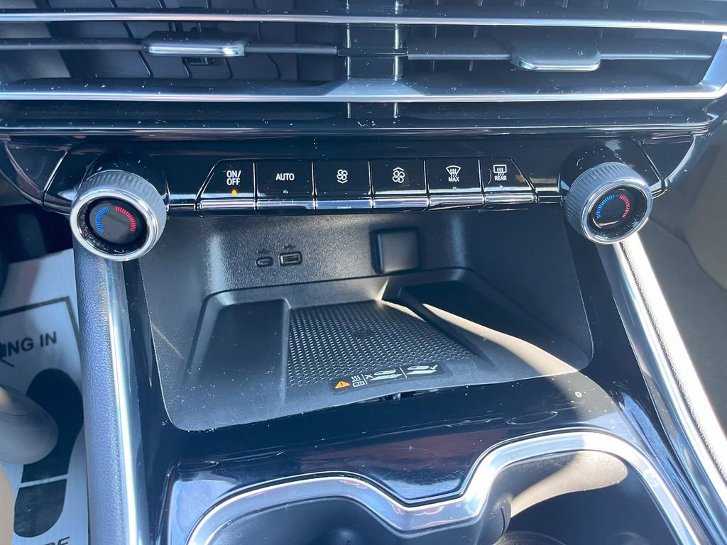 Certified 2025 Chevrolet Traverse LT image 26