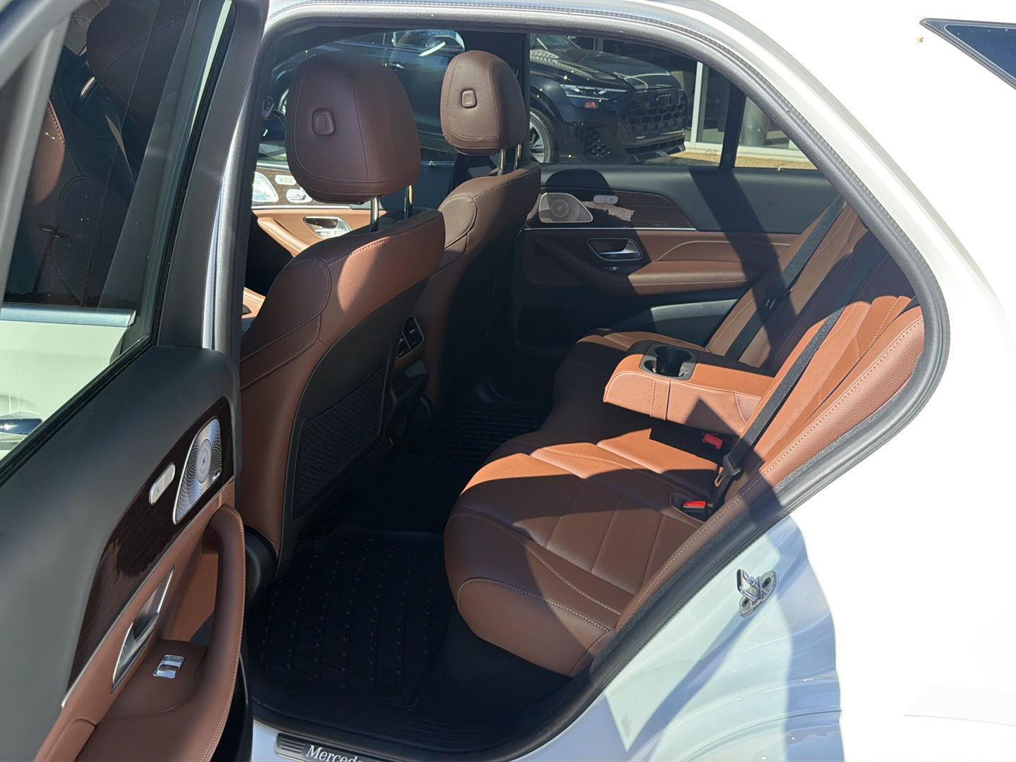 Used 2025 Mercedes-Benz GLE 450 4MATIC w/ AMG Line Exterior image 8