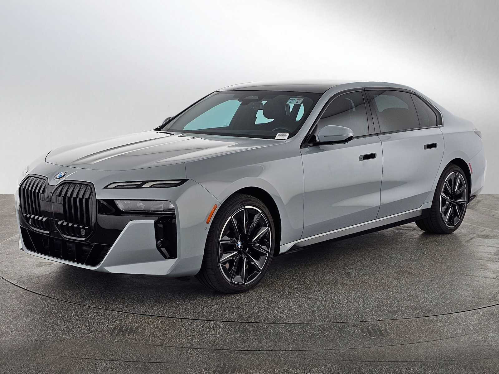 Used 2023 BMW 740i w/ Parking Assistance Package RWD image 7