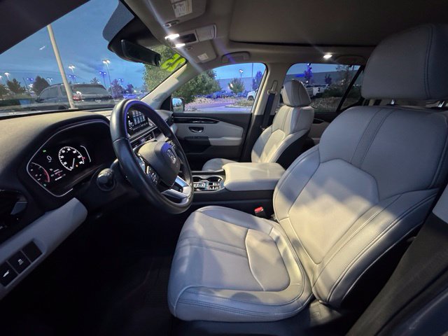 Used 2025 Honda Pilot Touring image 23