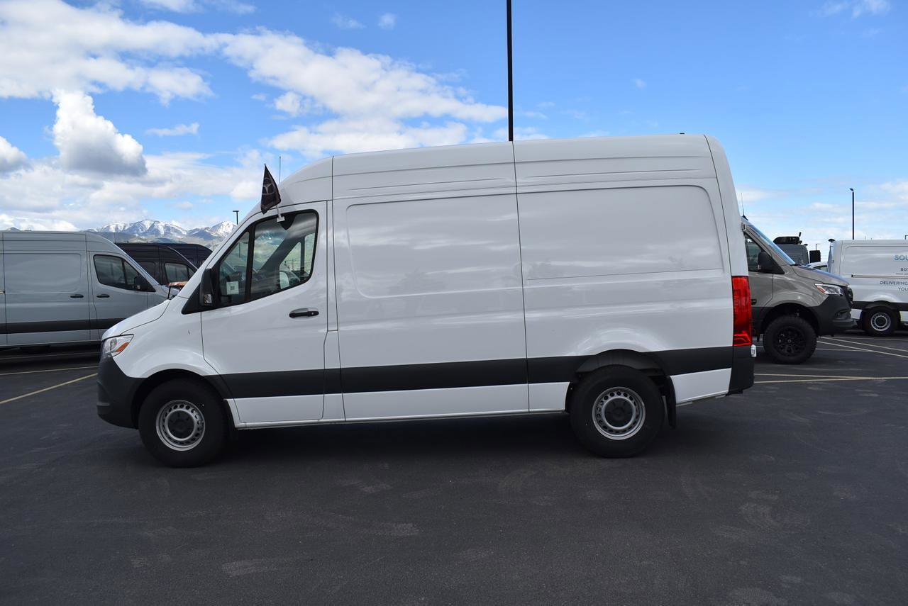 Used 2024 Mercedes-Benz Sprinter 2500 image 4