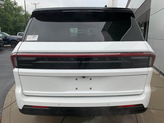 New 2027 Lincoln Navigator Black Label AWD/4WD image 4