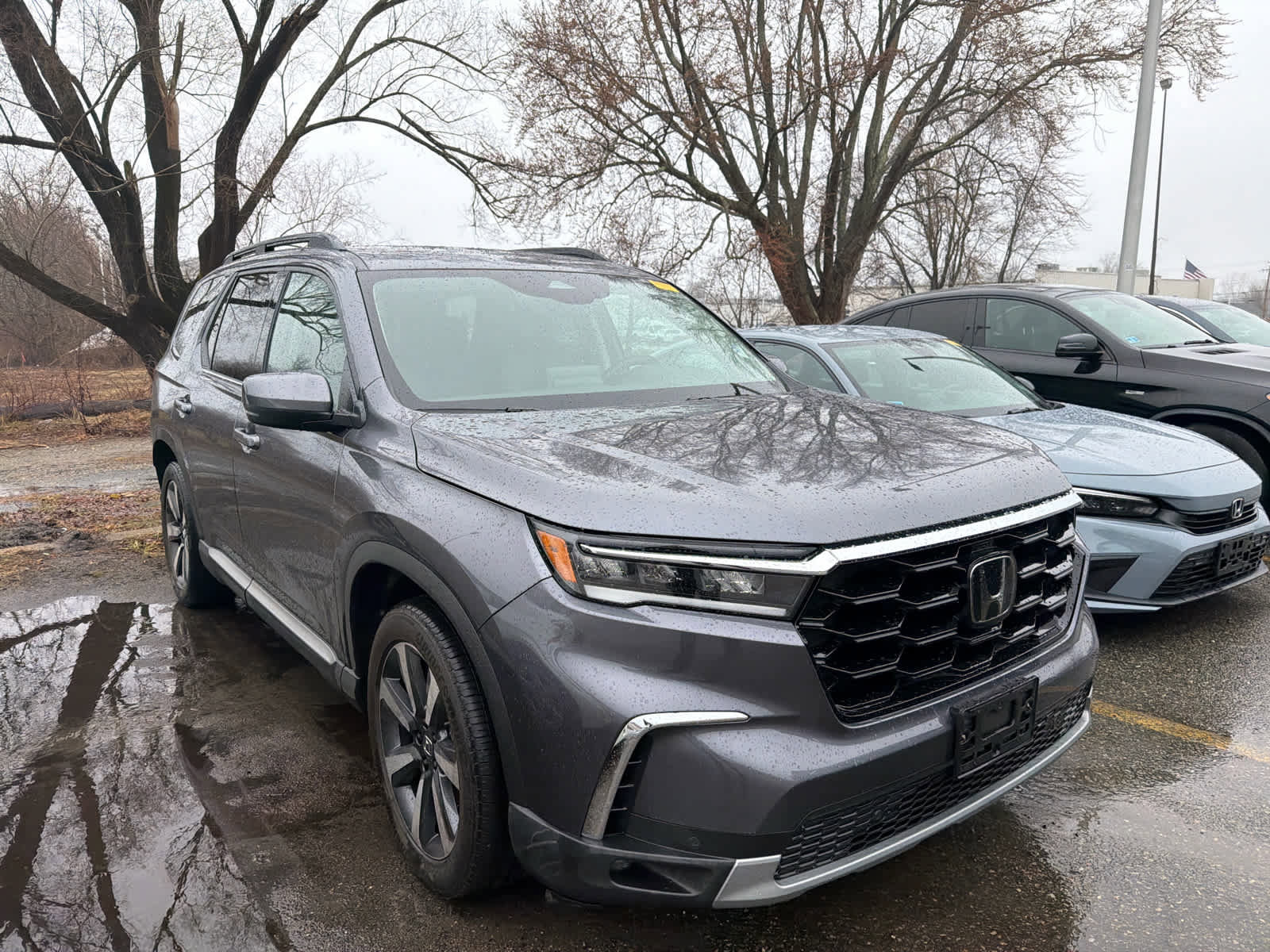 Used 2024 Honda Pilot Touring image 3