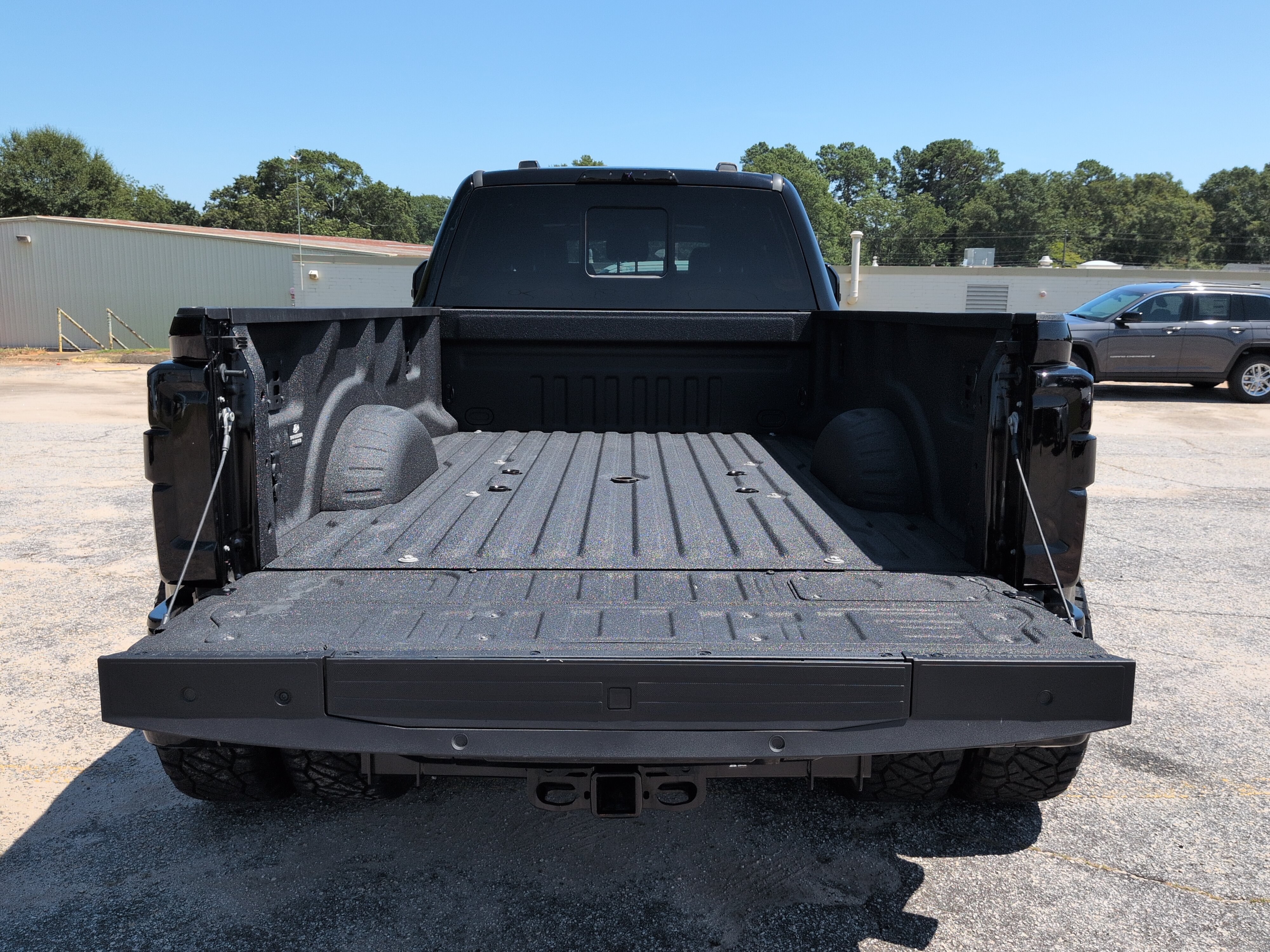 Used 2024 Ford F450 Platinum w/ FX4 Off-Road Package AWD/4WD image 11