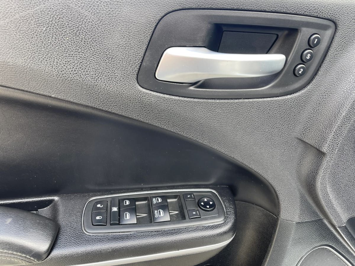 Used 2019 Dodge Charger SXT w/ Leather Interior Group RWD image 19