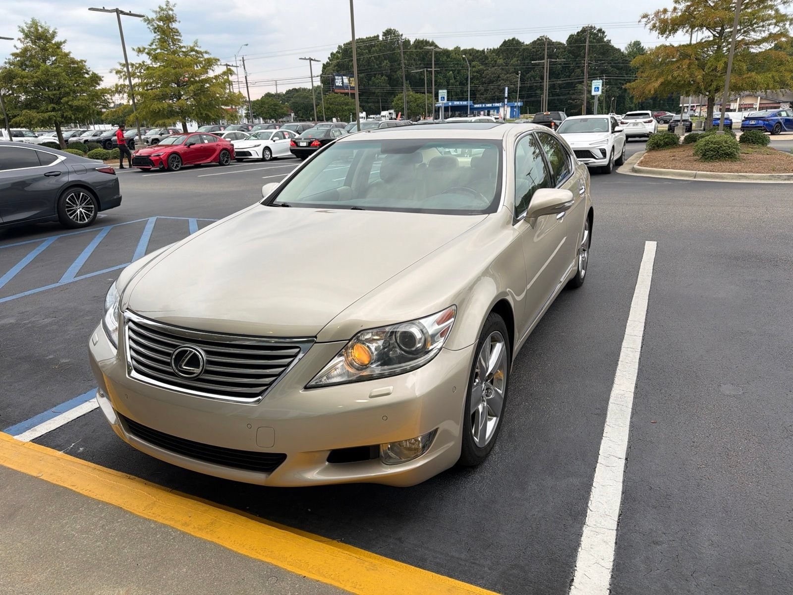 Used 2011 Lexus LS 460 w/ Comfort Pkg RWD image 3