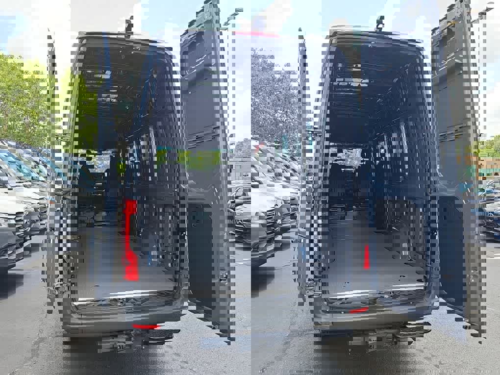 New 2025 Mercedes-Benz Sprinter 2500 image 8
