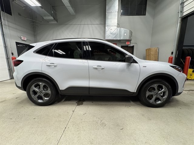 Used 2025 Ford Escape ST-Line w/ Tech Pack #1 AWD/4WD image 8