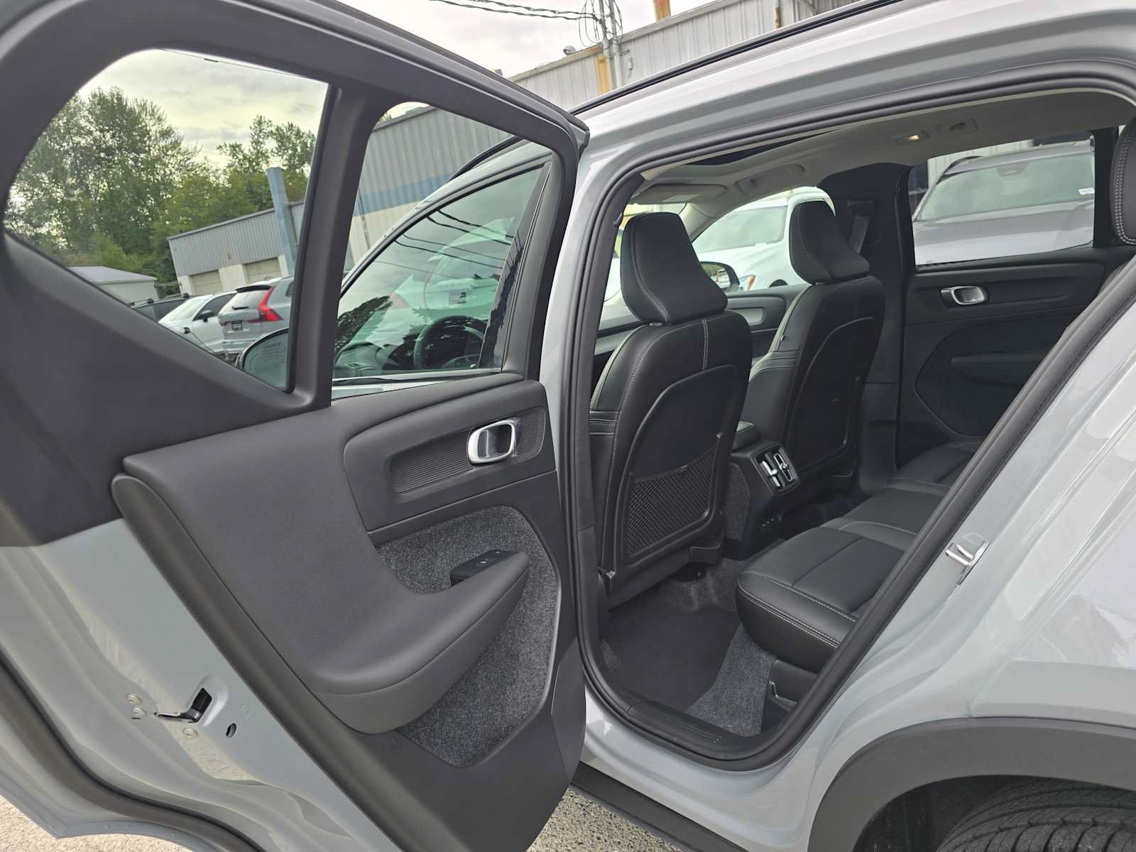 Used 2026 Volvo XC40 B5 Plus w/ Protection Package Premier AWD/4WD image 16