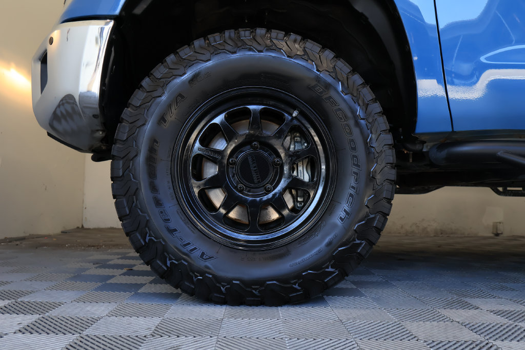 Used 2019 Toyota Tundra SR5 w/ Convenience Package AWD/4WD image 9