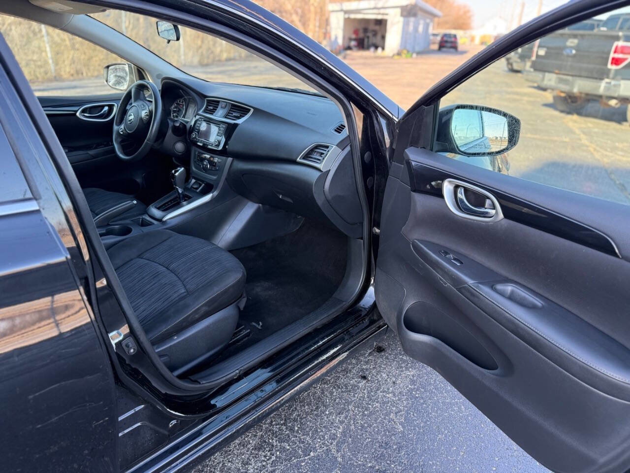 Used 2018 Nissan Sentra SV FWD image 11