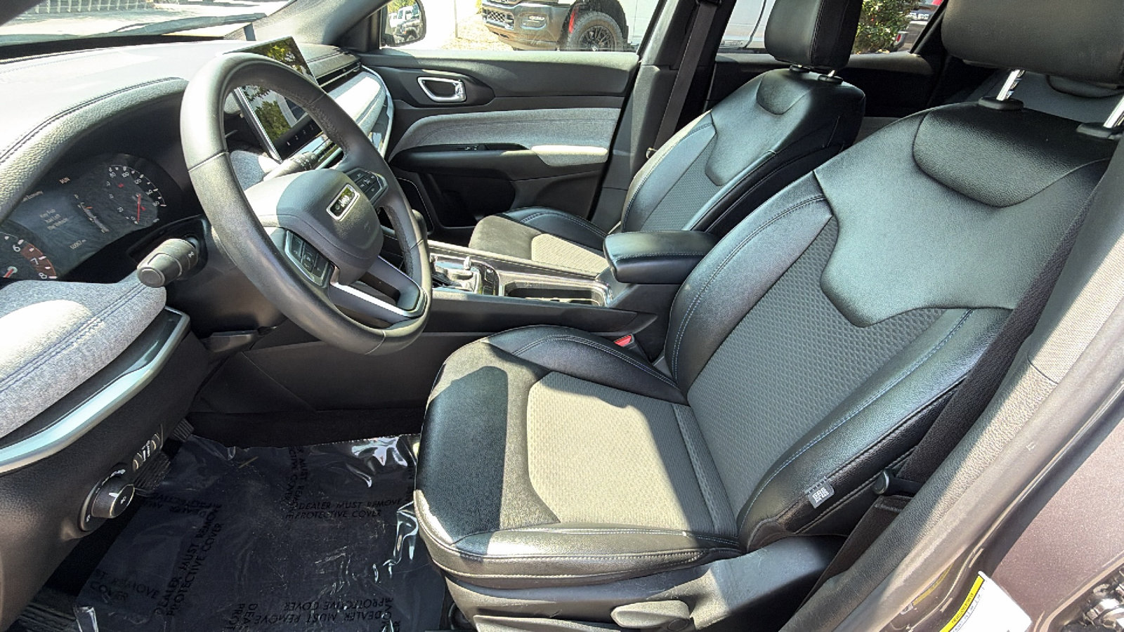 Used 2024 Jeep Compass Latitude AWD/4WD image 16