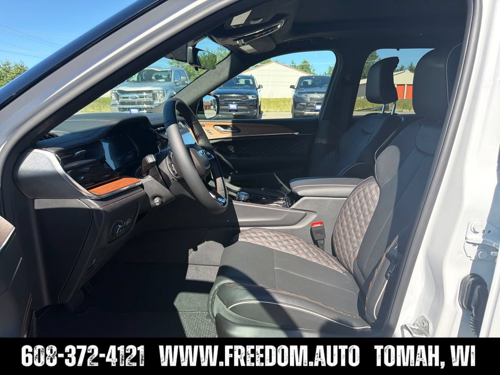 New 2026 Jeep Grand Cherokee L Summit w/ Obsidian Package AWD/4WD image 9