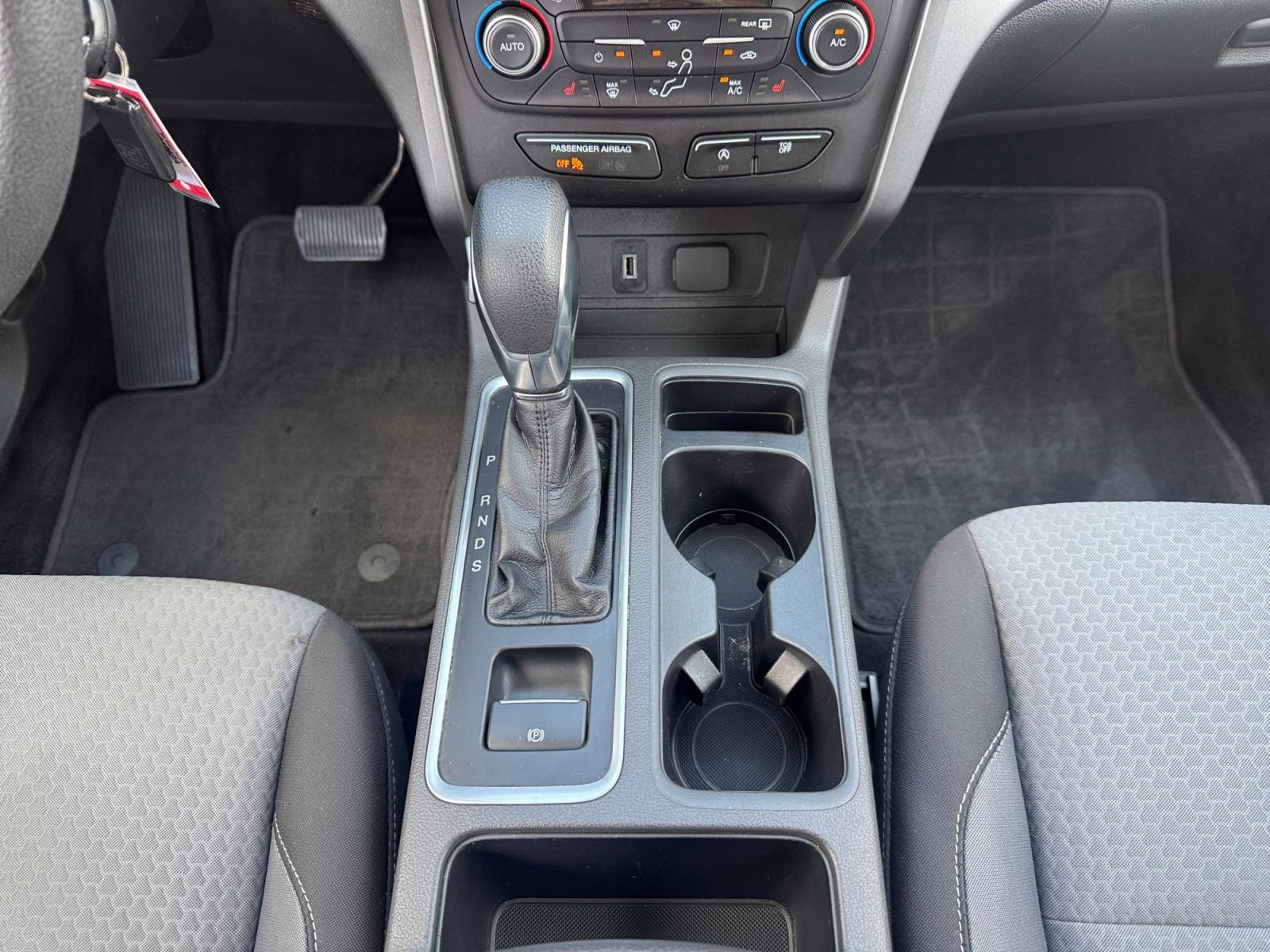 Used 2018 Ford Escape SE FWD image 11