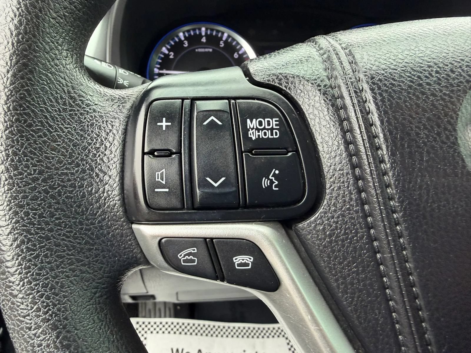 Used 2014 Toyota Highlander LE AWD/4WD image 22