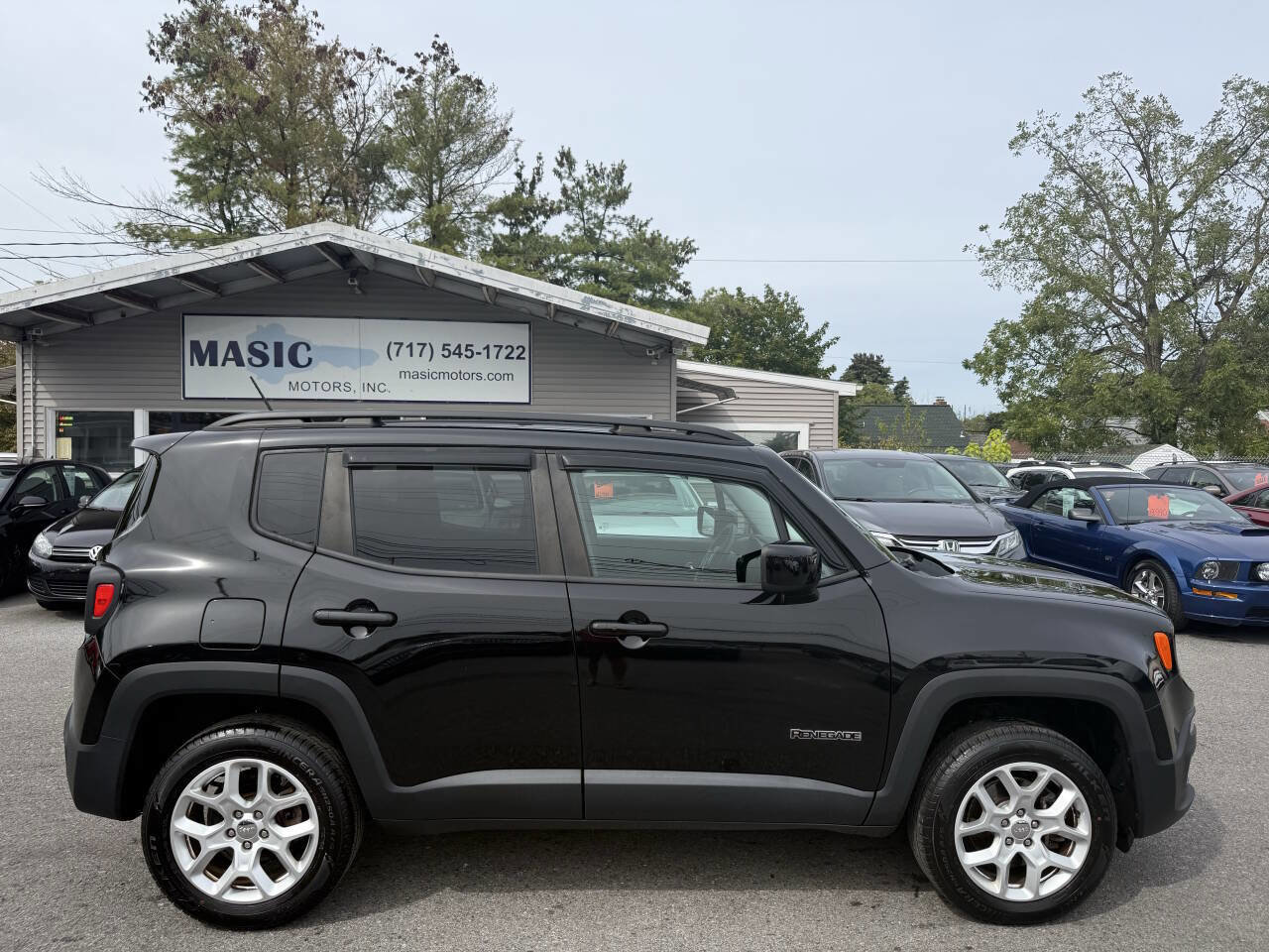 Used 2016 Jeep Renegade Latitude w/ Popular Equipment Group image 3