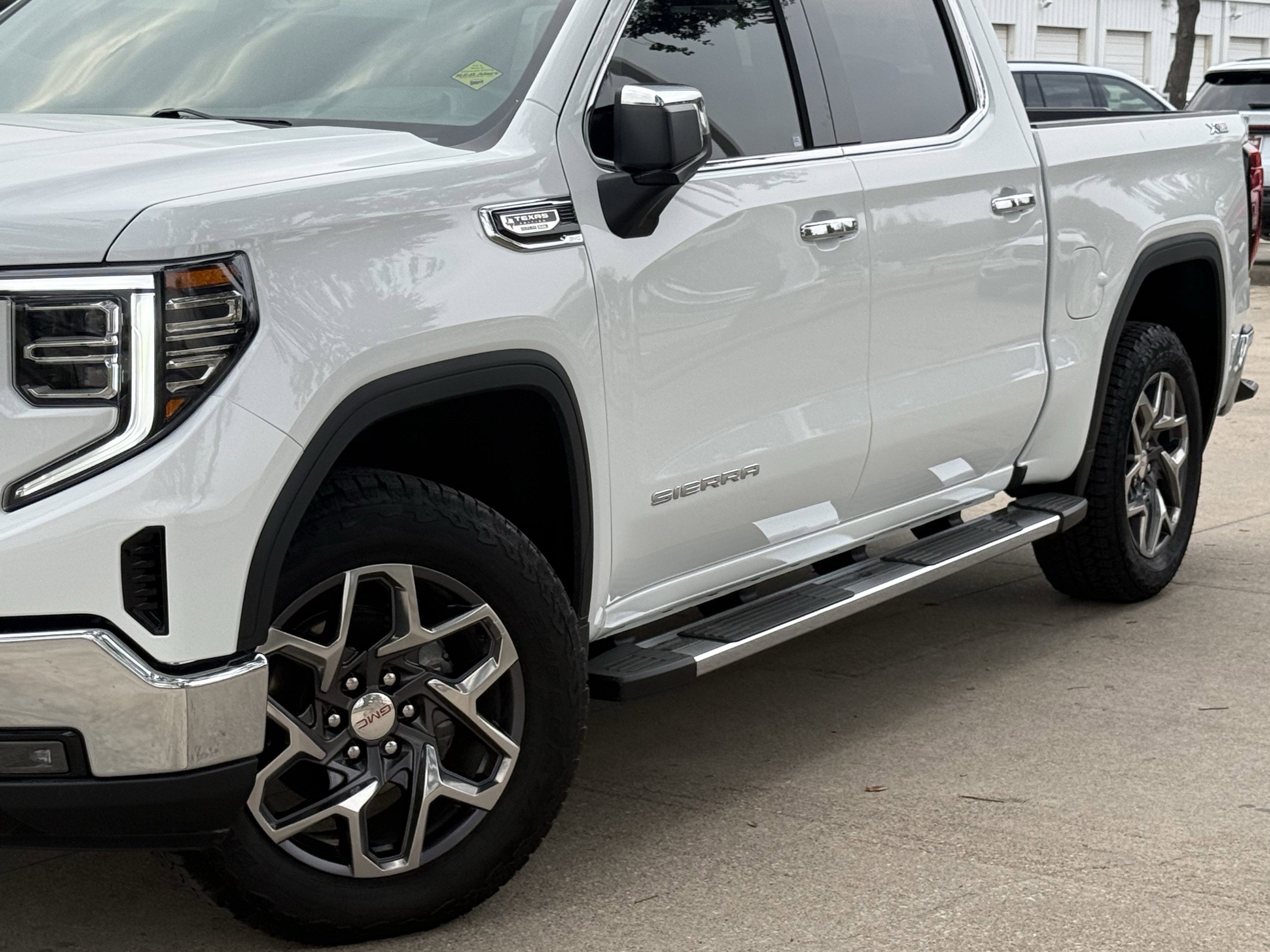 Used 2026 GMC Sierra 1500 SLT image 11