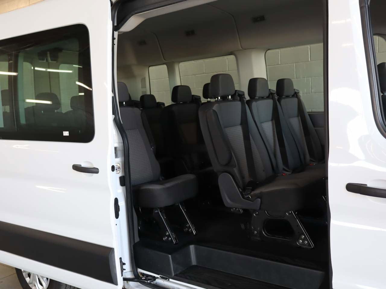 Used 2022 Ford Transit 350 XLT RWD image 8