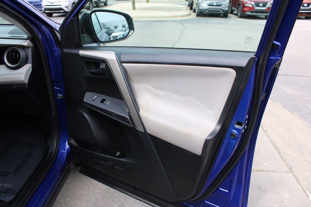 Used 2015 Toyota RAV4 LE image 17