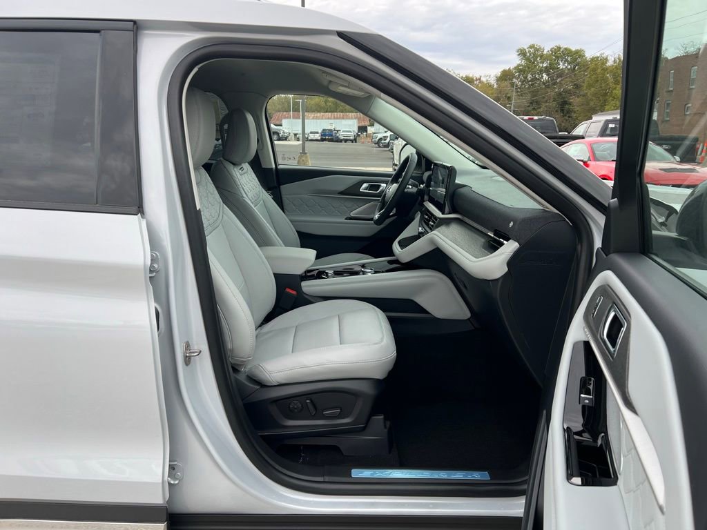 New 2026 Ford Explorer Platinum w/ LUX Leather Package image 21