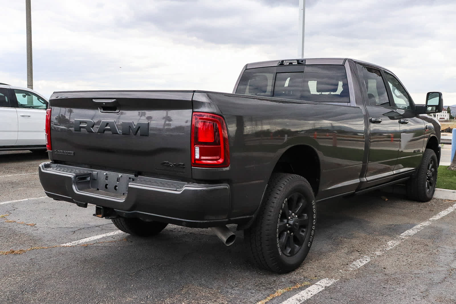 Used 2025 RAM 3500 Laramie AWD/4WD image 7