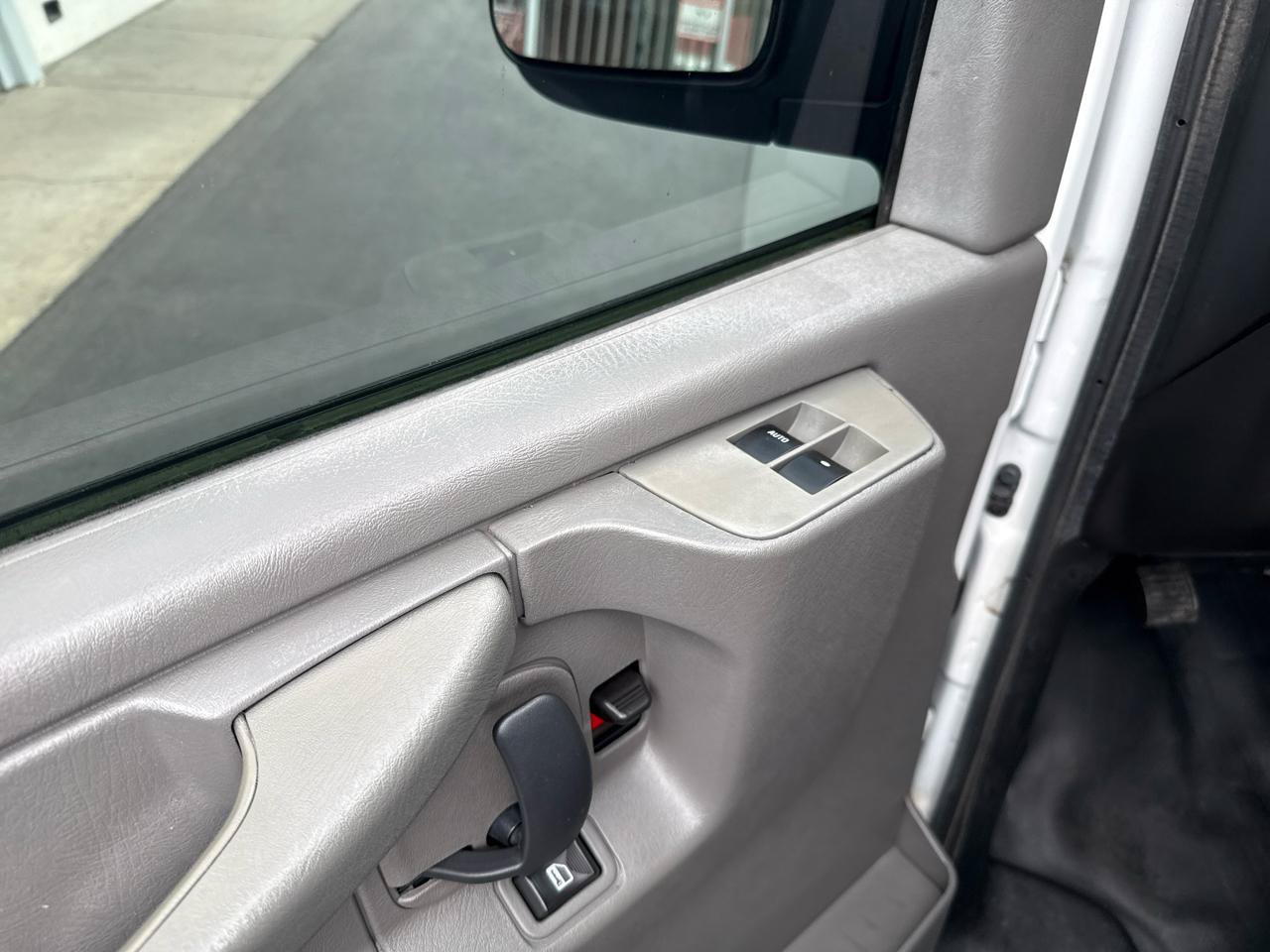 Used 2015 GMC Savana 2500 RWD image 8