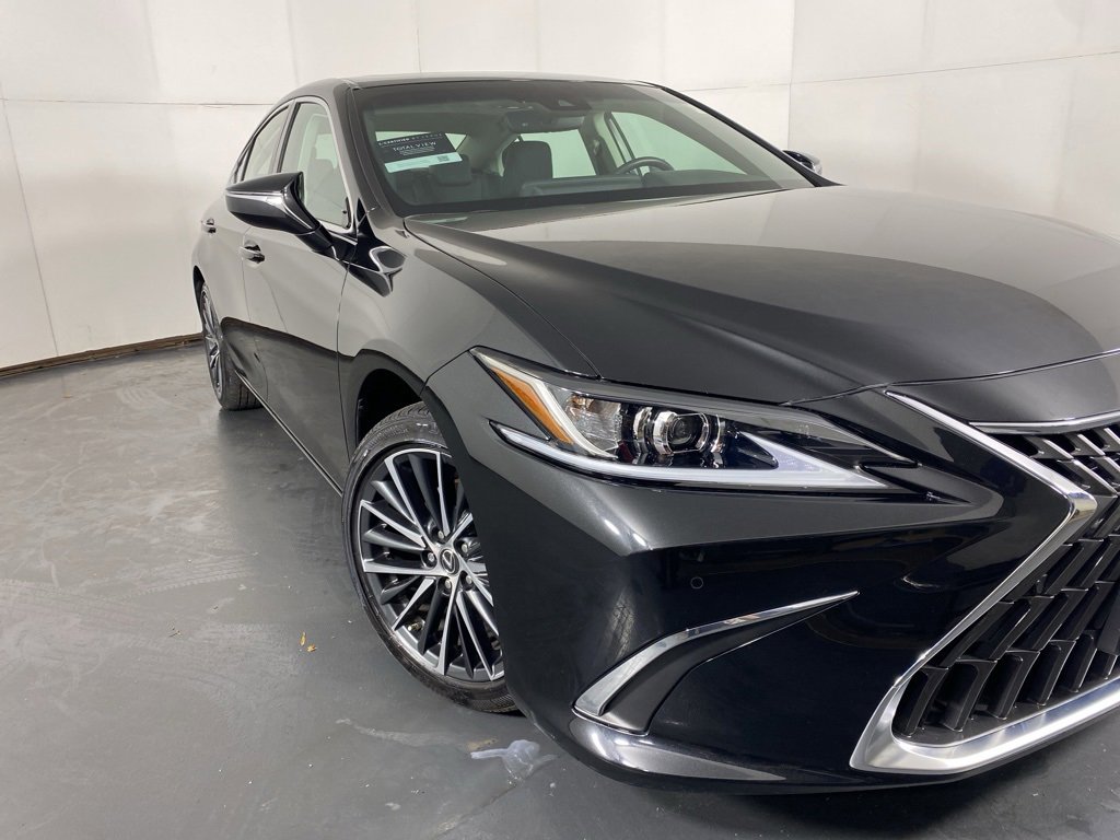 Certified 2023 Lexus ES 300h w/ Premium Package image 4