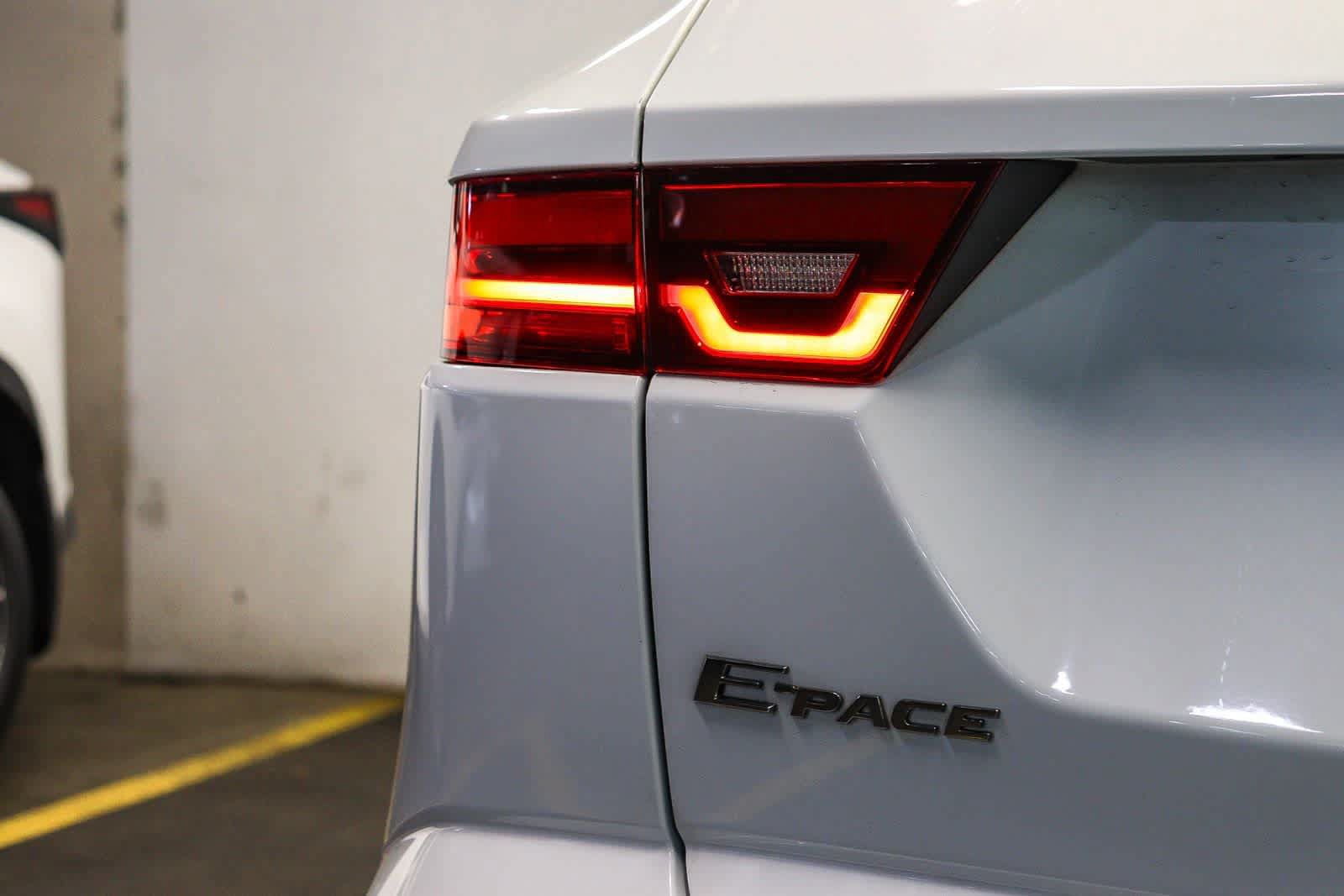 Used 2022 Jaguar E-PACE SE AWD/4WD image 11