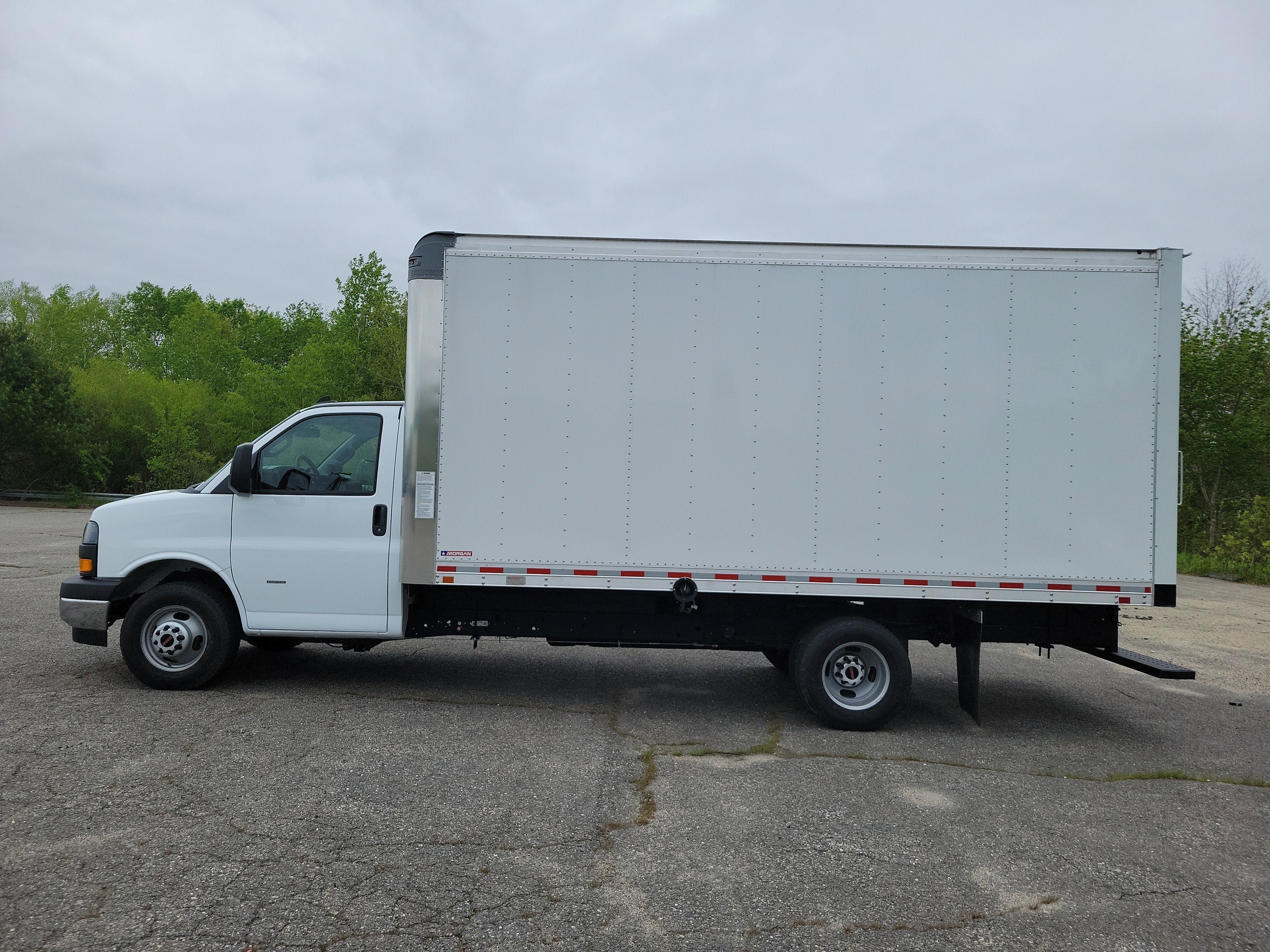 New 2025 GMC Savana 3500 Extended w/ Power Convenience Package RWD image 2