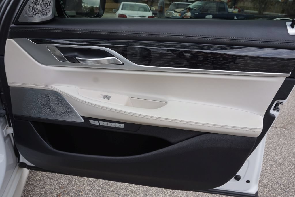 Used 2016 BMW 750i xDrive AWD/4WD image 34