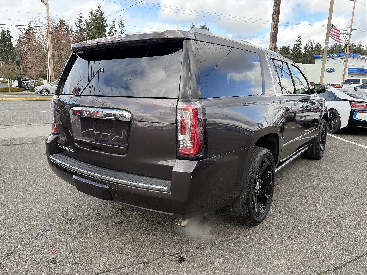 Used 2015 GMC Yukon XL Denali w/ Premium Package image 11
