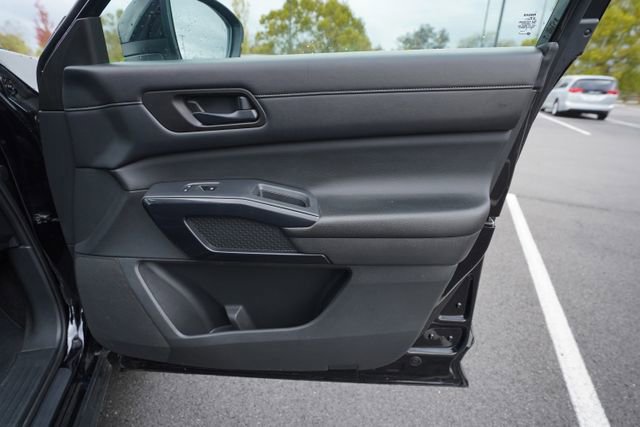 Used 2023 Nissan Pathfinder SV image 21