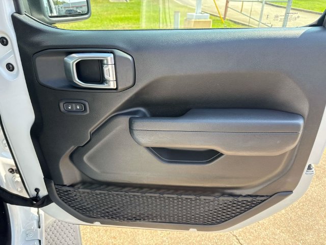 Used 2025 Jeep Wrangler Unlimited Sport AWD/4WD image 19