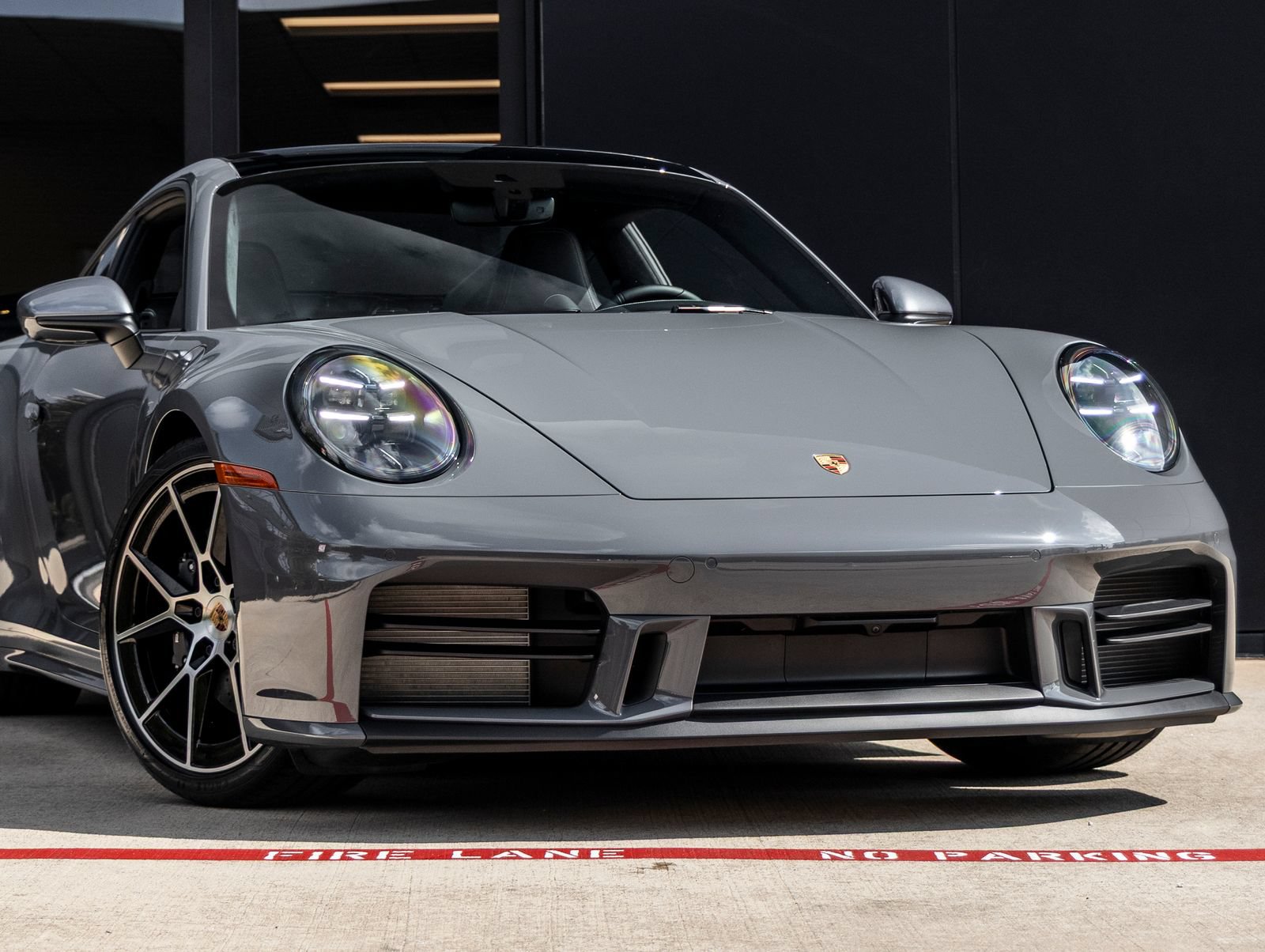 Used 2026 Porsche 911 Carrera T RWD image 9