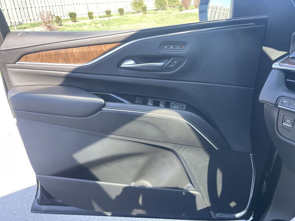 Used 2023 Cadillac Escalade ESV Sport Platinum w/ LPO, ONYX Package image 34