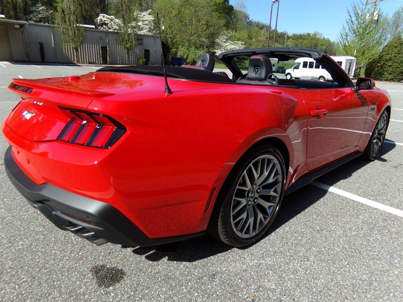 Used 2025 Ford Mustang GT Premium image 3