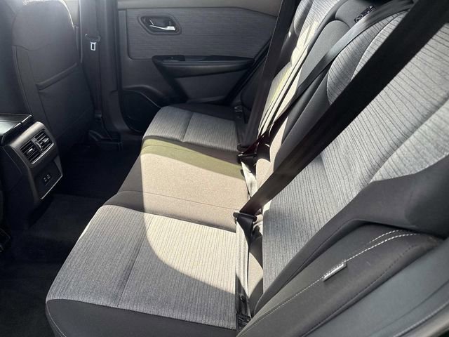 Used 2023 Nissan Rogue SV image 17